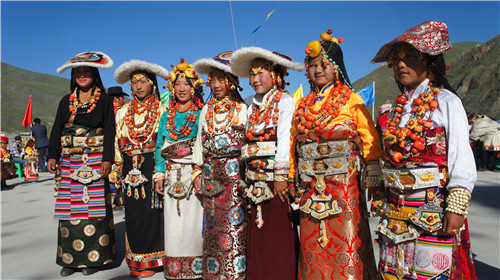 56個民族全家福共迎2015春節(jié) 藏族篇